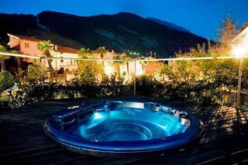 Albergo Al Caminetto Torbole Sul Garda Exterior foto